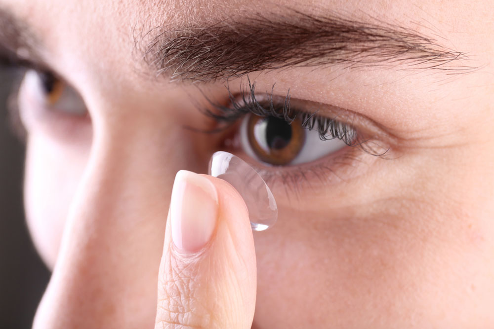 4 contact lenses to prevent discomfort caused by dry eyes