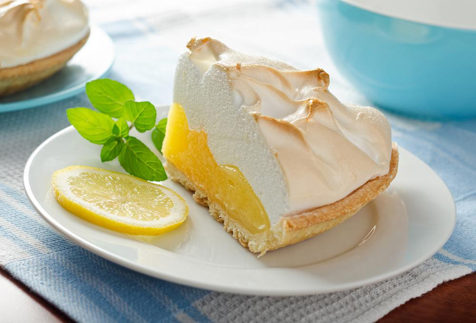 Lemon meringue pie: a quick and easy bake