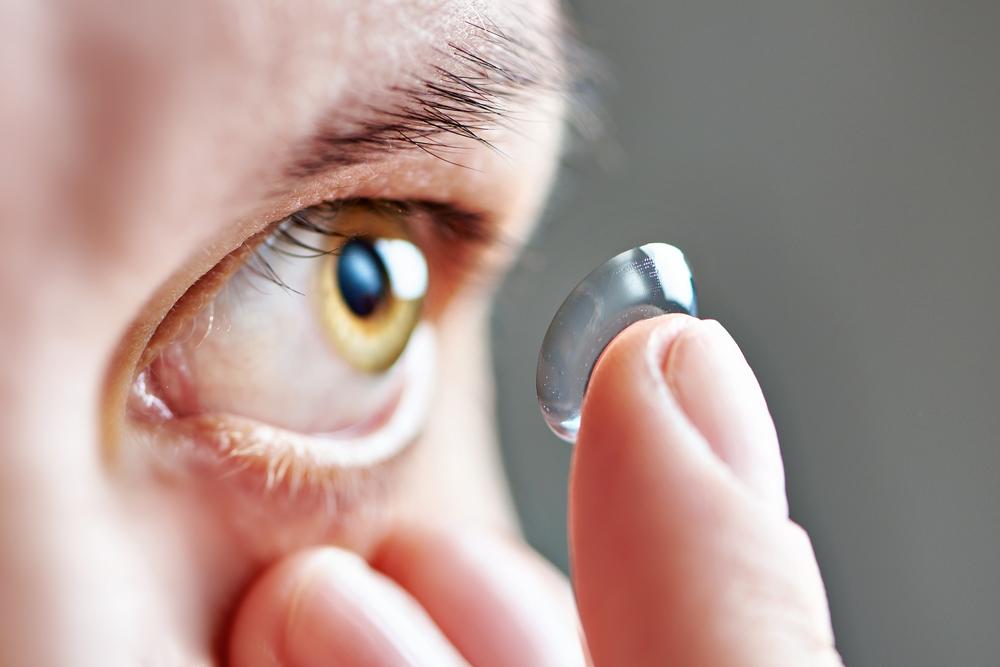 Tips to choose the right type of contact lenses