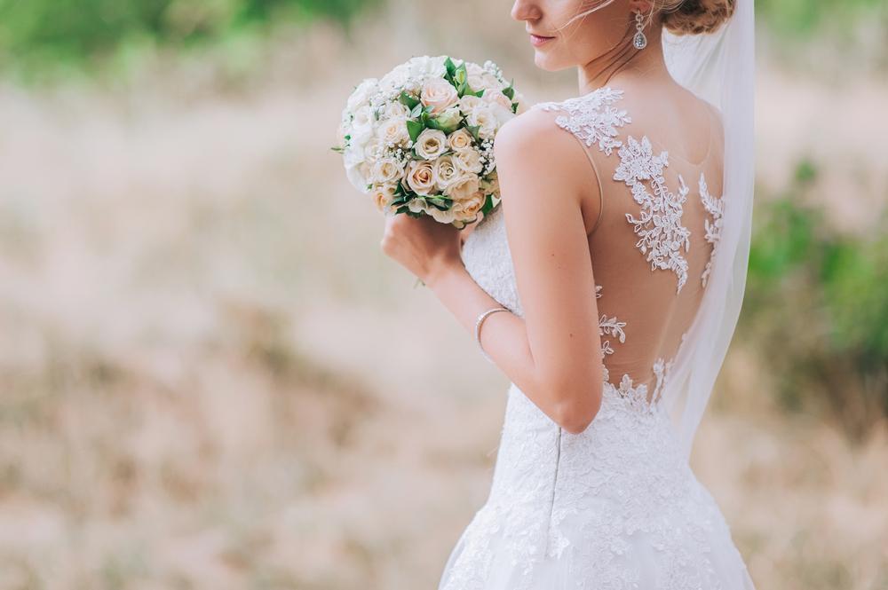 15 Tips for Buying a Wedding Dress Online