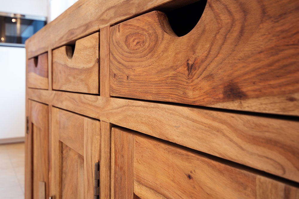 4 benefits of using reclaimed wooden furniture