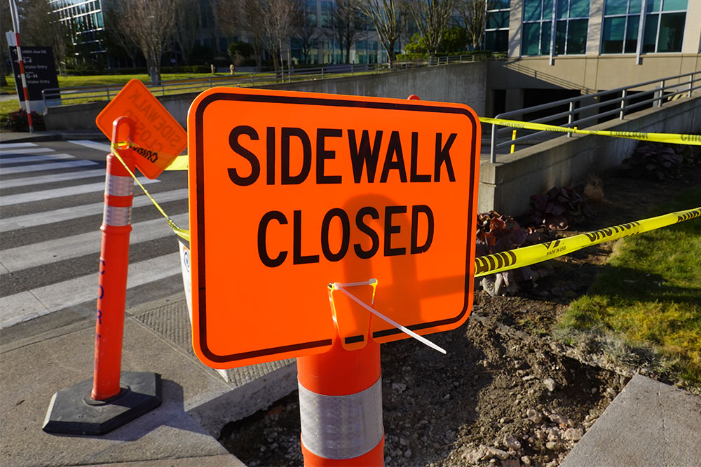 4 useful designs for sidewalk closed signs