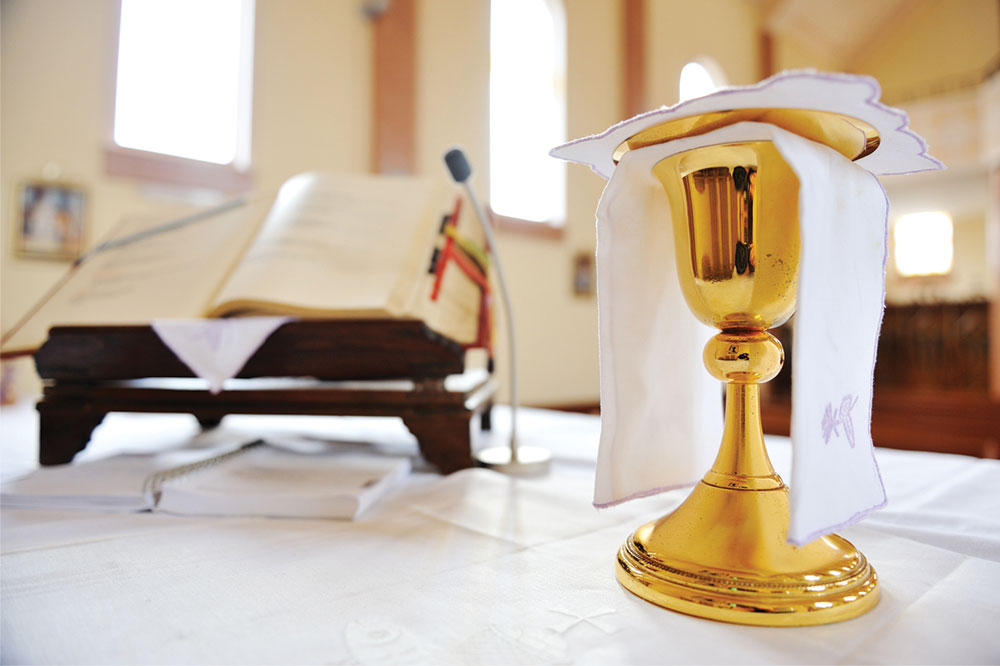 Main religious items used at a catholic mass