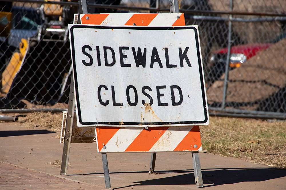 Sidewalk closed signs &#8211; Importance and correct placement