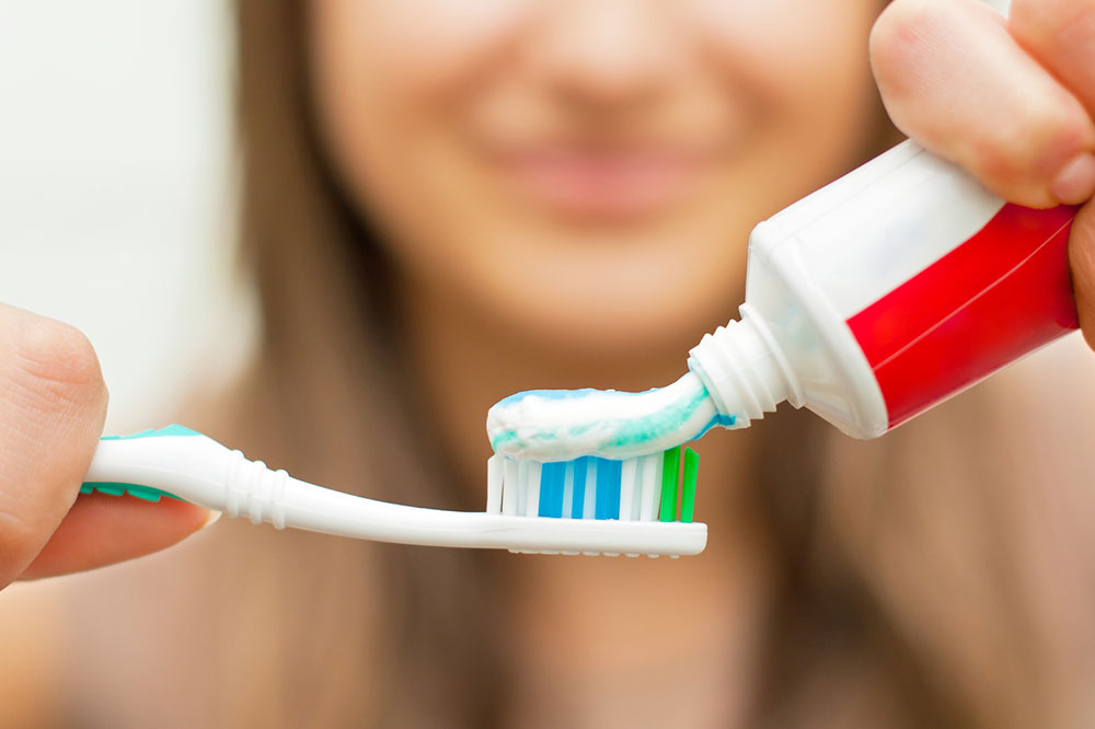 Things you need to know about teeth whitening toothpastes